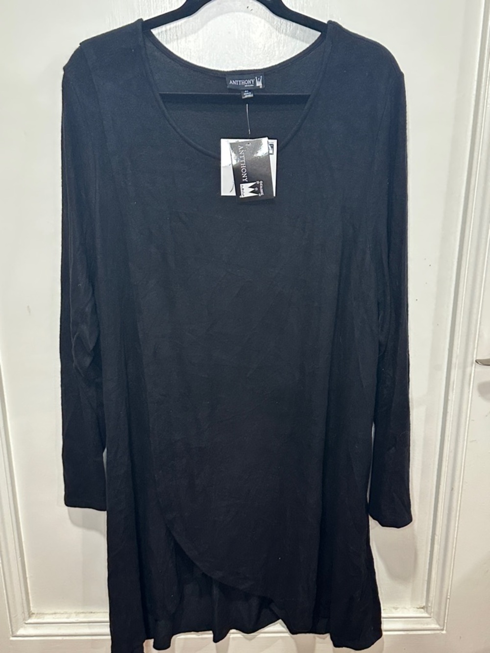 Antthony Black Crewneck Long Sleeve Top